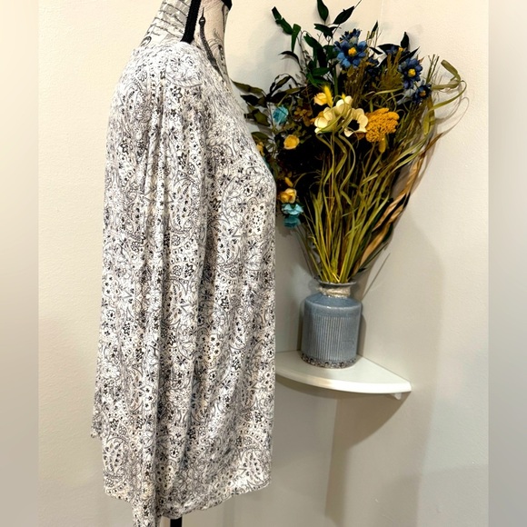 Croft & Barrow Cream Long Sleeve Relaxed Blouse - Picture 2 of 7